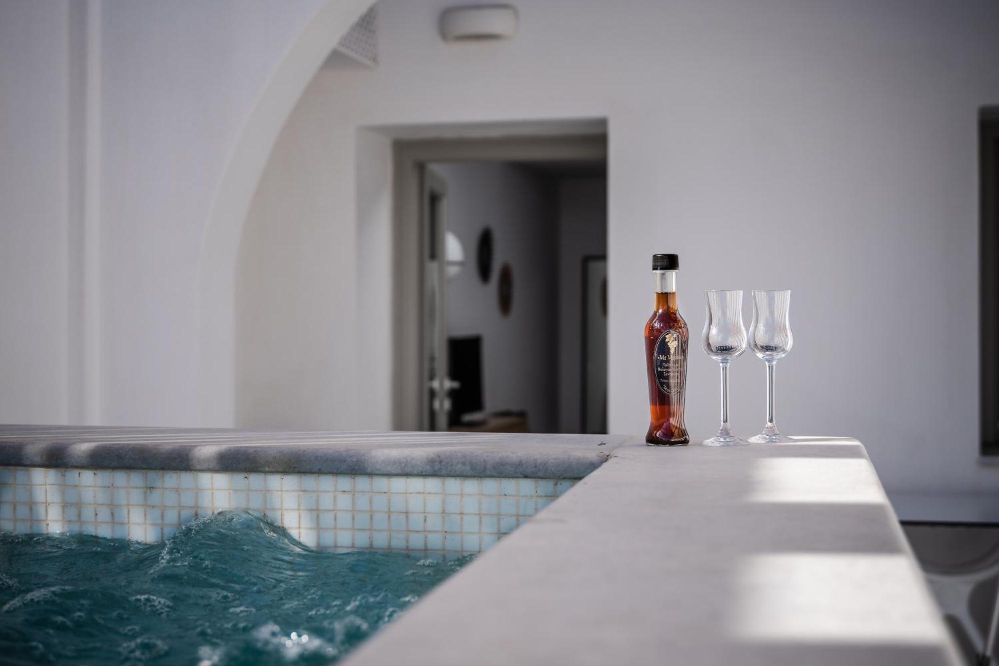 Symphony Suites Santorini Pyrgos Kallistis Bilik gambar